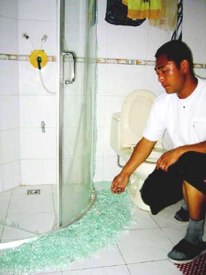 厦门淋浴房贴膜防爆膜安全膜防玻璃自爆